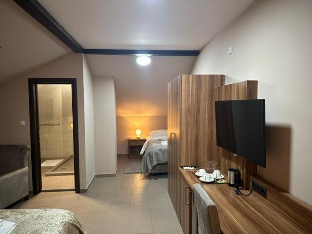 Jp Motel Mali Pariz Bor Exterior foto